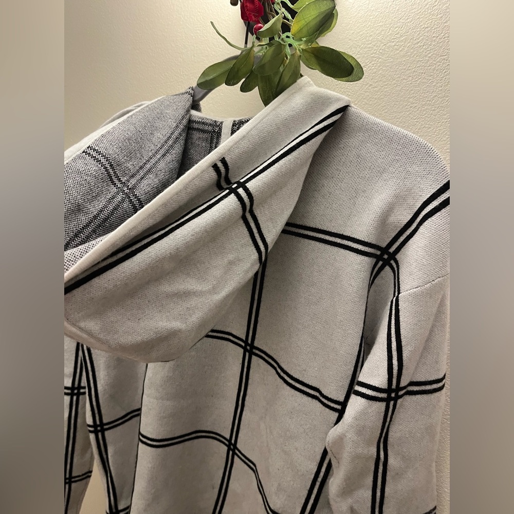 Rachel Roy hooded sweater Size S